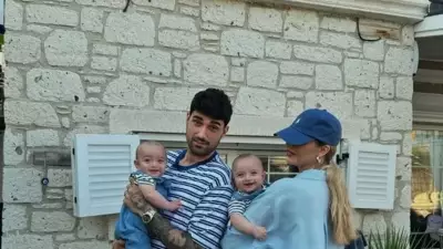 İdo Tatlıses ve Yasemin Şefkatli İkizleriyle Oyun Oynadı! Eğlenceli Aile Anları