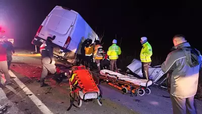 Edirne'de Korkunç Kaza: Kamyonet TIR'a Arkadan Çarptı, 2 Ölü 1 Yaralı