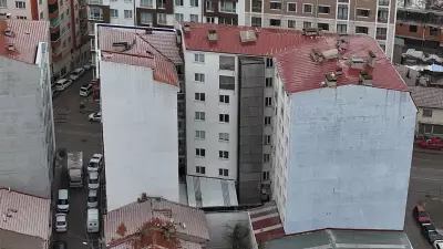 Eskişehir'de Korkunç Cinayet: Koca Karısını Boğduktan Sonra 7. Kattan Atladı