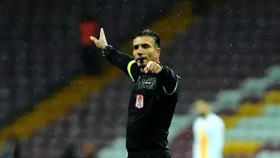 Fatih Karagümrük - Fenerbahçe Maçının VAR Hakemi Açıklandı