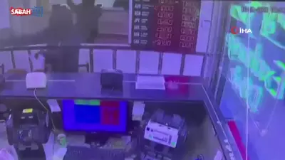 Fatih'te Silahlı Hırsız Döviz Bürosunu Soymaya Kalktı: Tüm Anlar Güvenlik Kamerasında