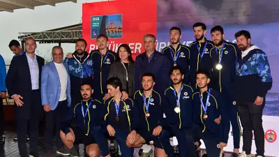 Fenerbahçe Kürek Takımı, Türkiye Kupası'nda Kadın ve Erkeklerde Şampiyon Oldu