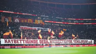 Galatasaray Taraftarlarından Tribünde Etkileyici Pankart Şovu
