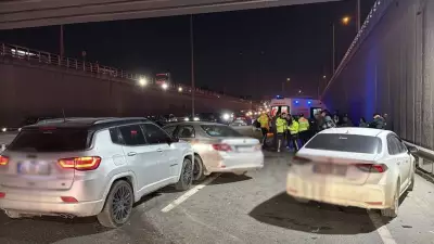 Gebze'de Zincirleme Trafik Kazası: 3 Araç Birbirine Girdi, 5 Kişi Yaralandı