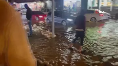Hatay'da Sağanak Felaketi: Yollar Göle Döndü, Otopark Sular Altında Kaldı