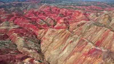 Iğdır'daki Gökkuşağı Tepeleri İlkbaharla Renk Cümbüşüne Büründü