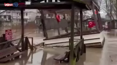 Şile'de Sağanak Yağmur Dereleri Taşırdı, Çay Bahçesi Sular Altında Kaldı