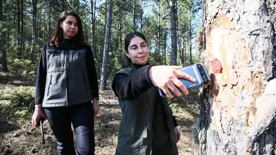 Kadın Ormancılar Türkiye'nin Akciğerlerini Gece Gündüz Koruyor