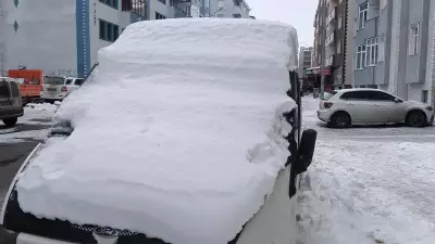 Kars'ta Kar Yağışı Etkili Oldu, Sürücüler Tedbir Aldı