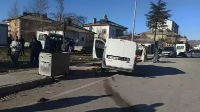 Konya Seydişehir'de Servis ile Hafif Ticari Araç Çarpıştı: 2 Yaralı
