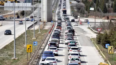 Kırıkkale'de Kilit Kavşakta Bayram Dönüşü Trafik Felç Oldu