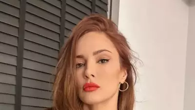 Mine Tugay'ın Gençlik Fotoğrafı Sosyal Medyada Fırtına Kopardı!