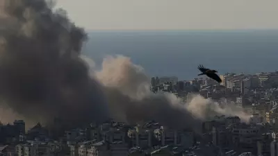 İran Meclis Komisyon Başkanı Azizi: ABD ve İsrail Üsleri Meşru Hedef