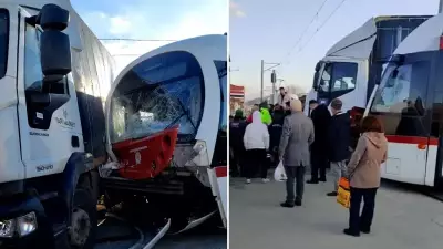 Samsun'da Tramvay ile Kamyon Çarpıştı: 3 Kişi Yaralandı