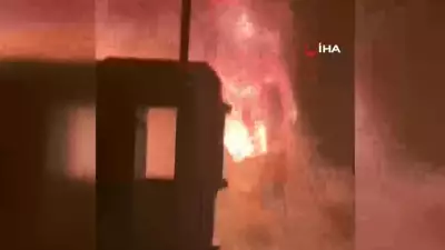 Sarıyer'de Park Halindeki Servis Aracı Alevlere Teslim Oldu, Şarj İstasyonuna Sıçradı