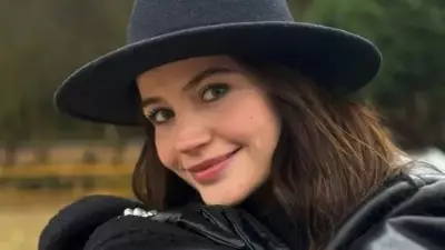 Yağmur Yüksel'den Sanat Şovu: Tuval Başında Ustalığını Konuşturdu