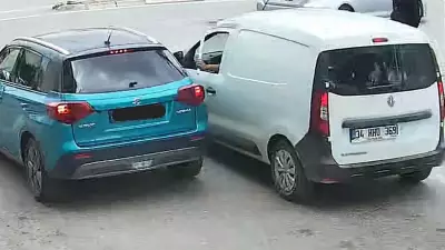 İzmir'de Trafikte Beyzbol Sopalı Saldırı: Şüpheli Aranıyor