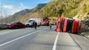 Artvin Borçka'da TIR Devrildi: Sürücü Ağır Yaralandı