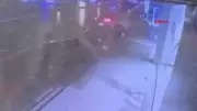 Avcılar'da Korkunç Kaza: Otomobil Kaldırımdaki Çocuğa Çarptı