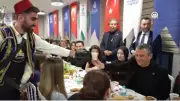 CHP Lideri Özgür Özel, İstanbul'da Öğrencilerle İftar Buluşması Gerçekleştirdi