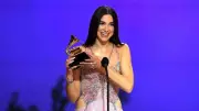 Dua Lipa'nın 105 Milyon TL'lik Kolyesiyle Büyüleyici Görünümü