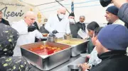Erzurum Belediyesi'nden Ramazan'da 17 Bin Kişiye İftar Sofrası