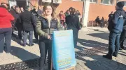 Eski Başkan'a Sokakta Protesto: 'Ekmeğimle Oynadın, Affetmeyeceğim'