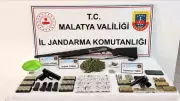 Malatya'da Uyuşturucu Operasyonu: 1 Gözaltı, Kubar Esrar ve Silahlar Ele Geçirildi