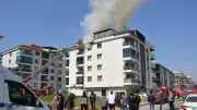 Manisa Salihli'de 4 Katlı Binada Çıkan Yangın Çatıya Sıçradı, 3 Saatte Kontrol Altına Alındı