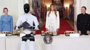 Melania Trump, Beyaz Saray Etkinliğine İnsansı Robot ile Katıldı