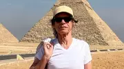 Mick Jagger Mısır'da Turist Gibi Geziyor: Piramitler Önünde Poz Verdi