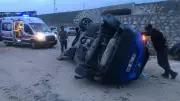 Çorum'da Otomobil Refüje Çıkıp Takla Attı: 3 Kişi Yaralandı