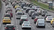 İstanbul'da Pazartesi Trafiği: Yoğunluk Yüzde 62'ye Ulaştı, Kozyatağı'nda Araçlar Yavaş İlerliyor
