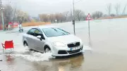 İzmir'de Göl Taştı, Evler Sular Altında Kaldı