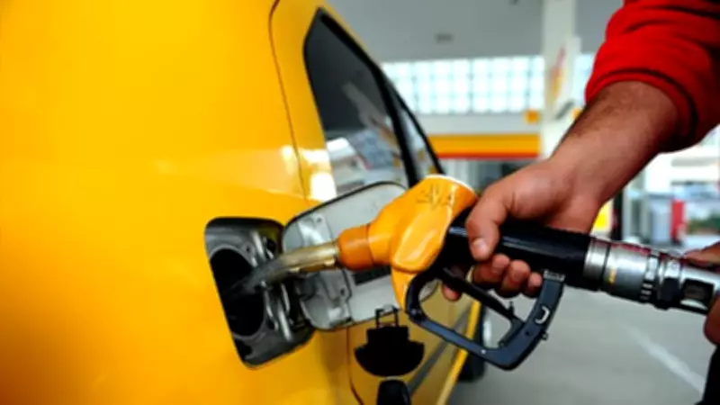 10 Nisan Akaryakıt Fiyatları: Motorine Tarihi İndirim Geldi!