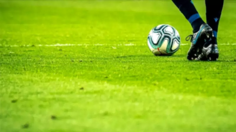 19 Nisan Pazar Futbol Şöleni: Süper Lig'de Zirve Mücadelesi, Avrupa'da Dev Derbi
