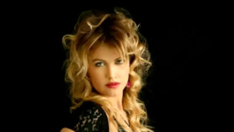 2000'lerin Asi Kızı Gülhan'ın Sessiz Hayatı: 'Dokun Bana' Şarkıcısı Neler Yapıyor?