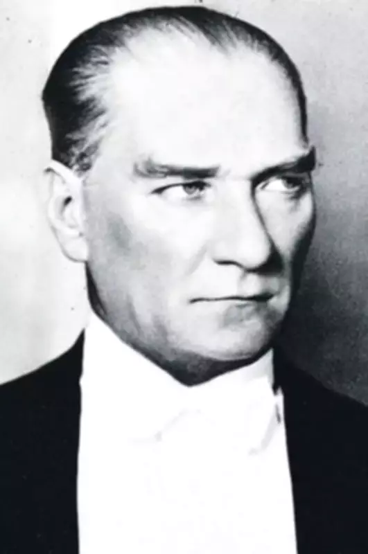 23 Nisan'ın 106. Yılında İlk Meclis'in Unutulmaz Hikayeleri ve Atatürk'ün Öğretmene Saygısı
