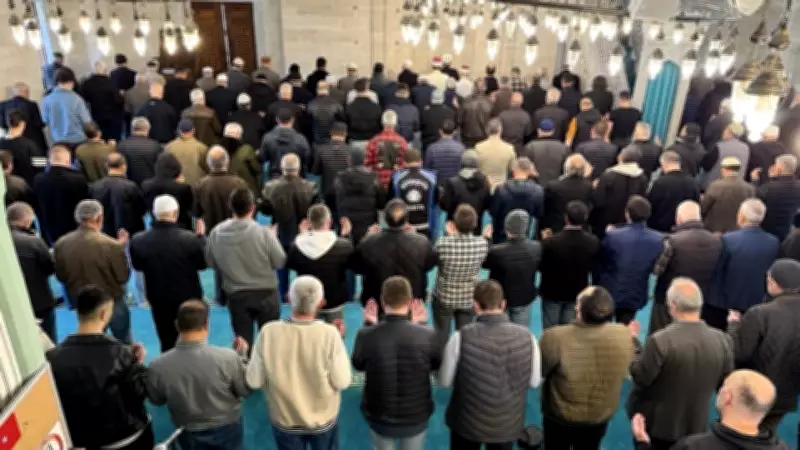 24 Nisan 2026 Cuma Namazı Saati: İstanbul, Ankara, İzmir Vakitleri