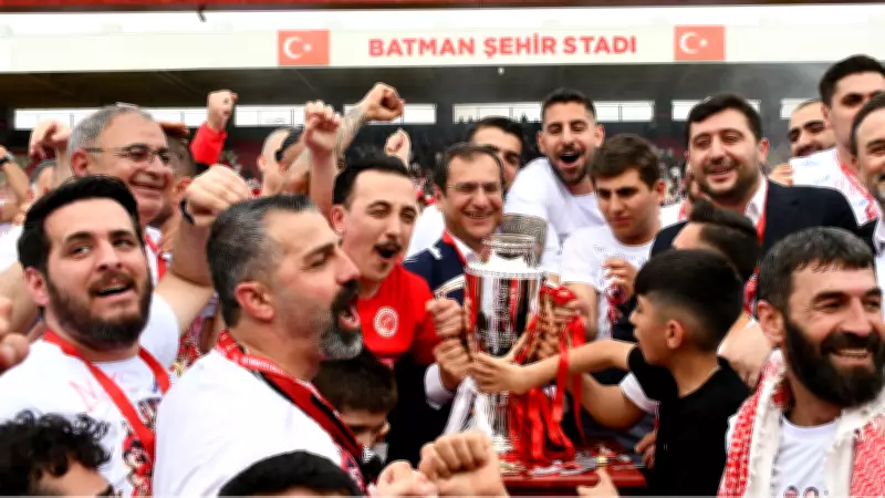 24 yıl sonra 1. Lig'e yükselen Batman Petrolspor kupasını kaldırdı