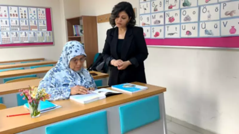 66 Yaşındaki Gülgün Akçay, Okuma Aşkıyla Diploma Alarak Herkese Örnek Oldu