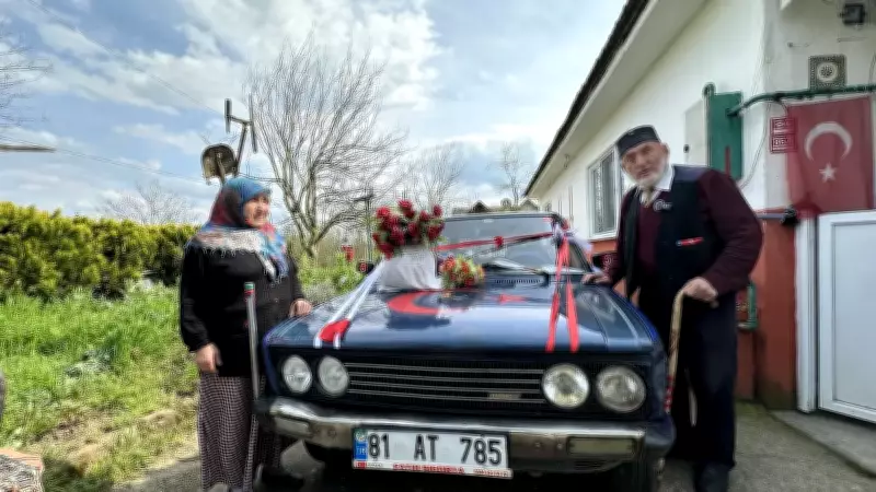 86 Yaşında Romantizm Dersi: 55 Yıllık Eşine Gelin Arabası ve Şiirle Sürpriz