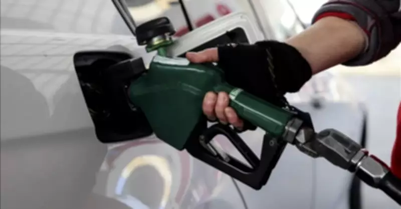 ABD'de Benzin Fiyatları 4 Doları Aştı, Orta Doğu Gerilimi Piyasaları Etkiledi