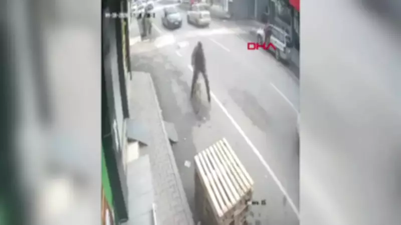 Adana'da Bisiklet Çukura Girdi, Sürücü Paletlere Çarpıp Takla Attı