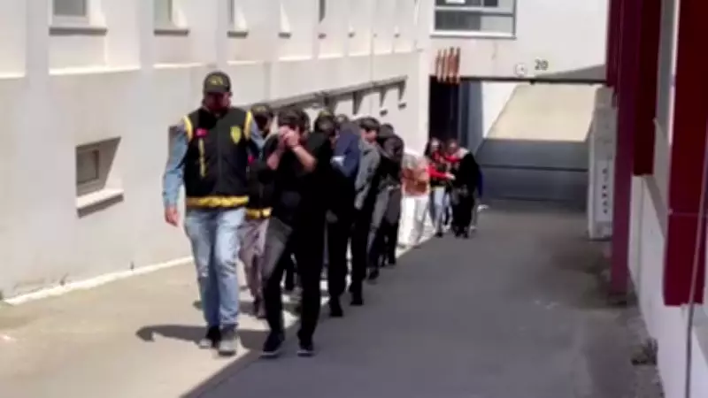 Adana'da Fuhuş Baskını: 9 Tutuklama, 9 Kadın Kurtarıldı, Uyuşturucu ve Altına El Konuldu