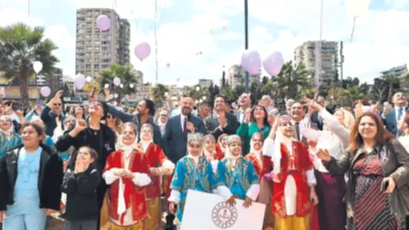 Adana'da Kanserle Mücadele İçin Gökyüzüne Mor Balonlar Bırakıldı