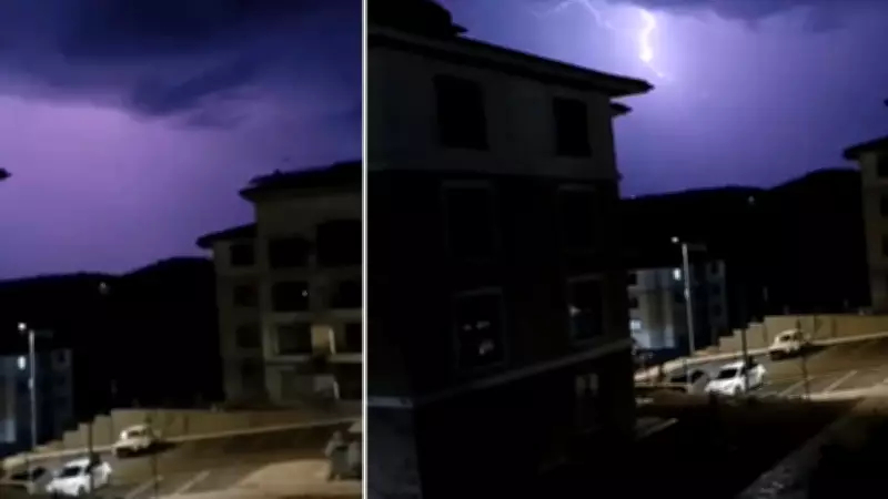 Adıyaman'da Şimşekler Geceyi Aydınlattı