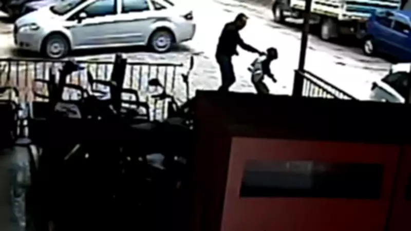 Afyonkarahisar'da Güvenlik Kamerasına Yansıyan Şiddet: 9 Yaşındaki Çocuk Darp Edildi