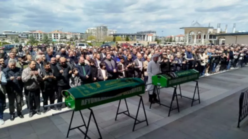 Afyonkarahisar'da Halı Çırpması Tartışması Kanlı Bitti: Yaşlı Çift Toprağa Verildi