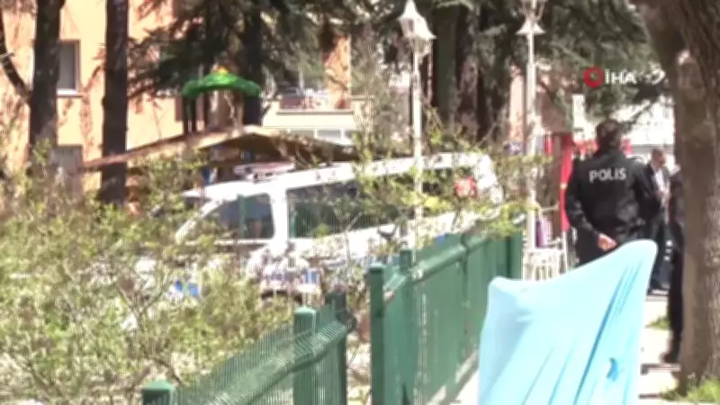 Afyonkarahisar'da Komşu Kavgası Kanlı Bitti: Halı Çırpma Tartışması 2 Ölümle Sonuçlandı